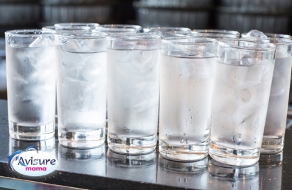 Giải đáp thắc mắc bà bầu có nên uống nước đá không