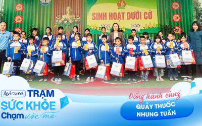Avisure cùng Quầy thuốc Nhung Tuấn trao em vi chất vàng