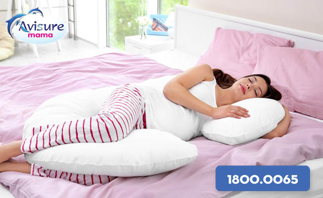 Sử dụng gối ôm chuyên dụng cho bà bầu sẽ giúp mẹ ngủ ngon hơn