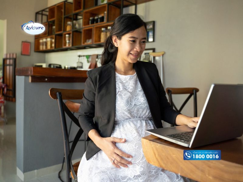 Ngồi nửa mông - 5 tư thế ngồi làm việc cấm kỵ khi mang thai