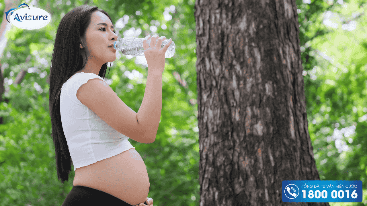 Uống đủ nước giúp thai nhi phát triển khoẻ mạnh