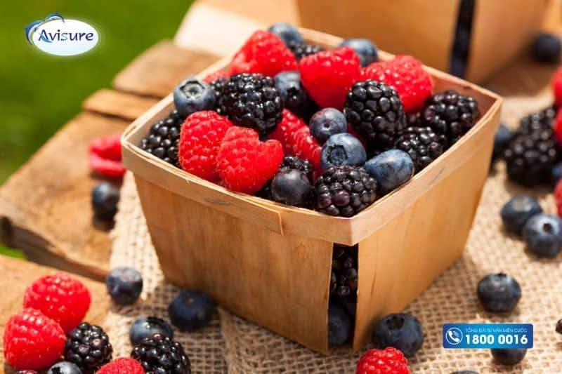 ăn gì để bổ trứng - ăn dâu tây việt quất