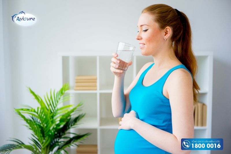 bà bầu ăn gì tốt cho thai nhi uống đủ nước
