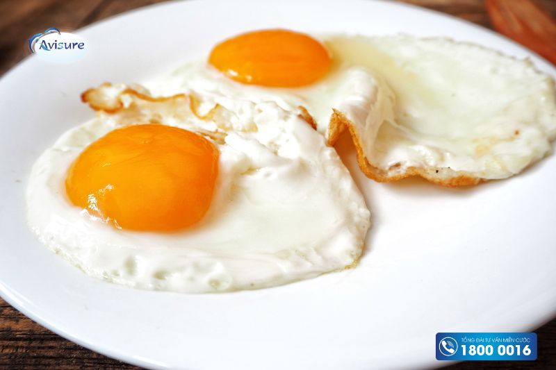 bầu tháng đầu kiêng gì kiêng trứng sống