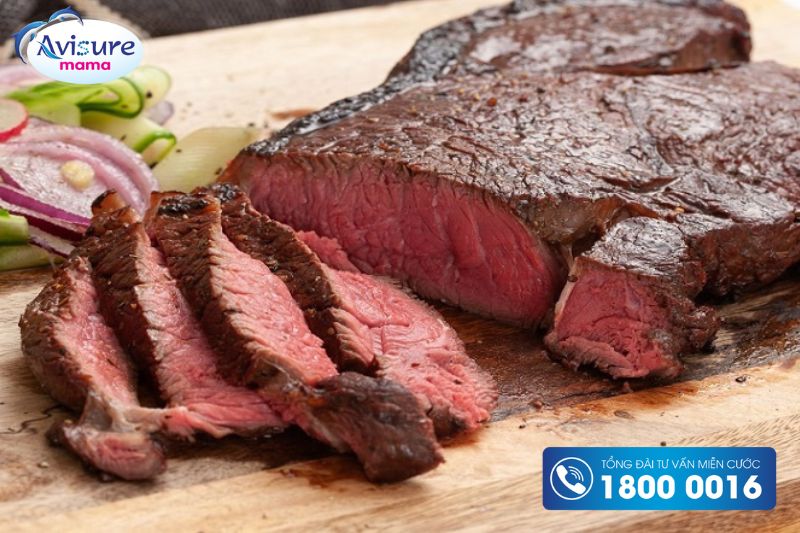 Thịt tái chín như beefsteak là thực phẩm mẹ bầu mang thai tháng đầu nên kiêng