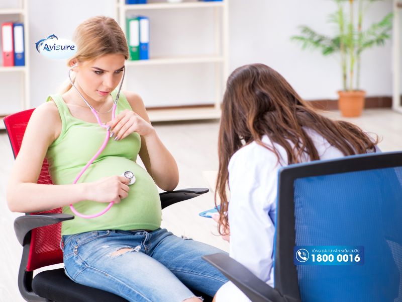 Theo dõi và khám thai thường xuyên khi chưa có dấu hiệu sinh