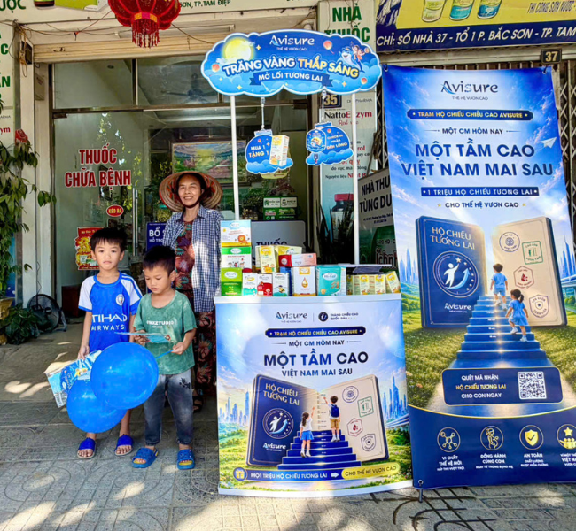 Khoảng khắc bé yêu checkin tại sự kiện