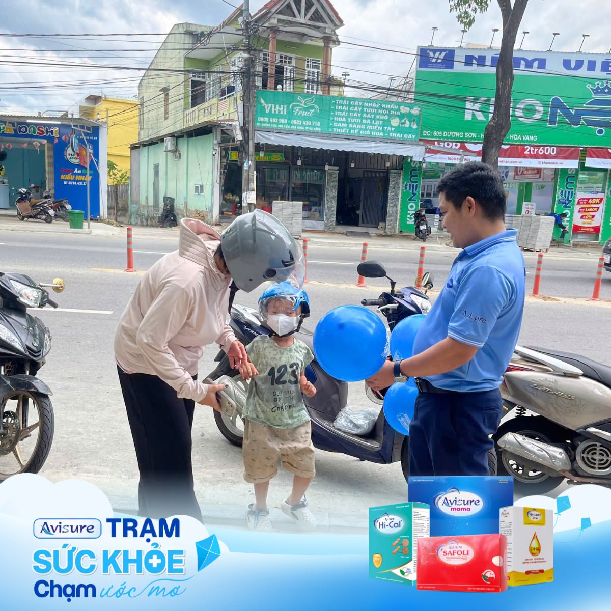 Nhiều phần quà đã được trao tặng tại chương trình trạm sức khoẻ - Chạm ước mơ