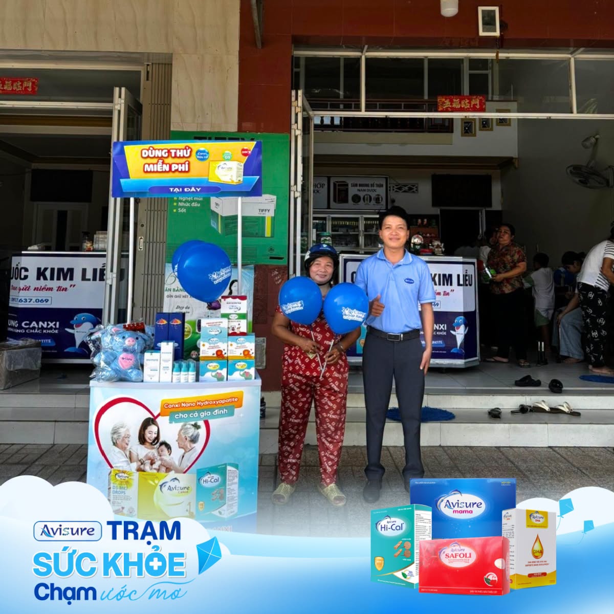 Khách hàng được thăm khám, tư vấn và tặng quà tại chương trình