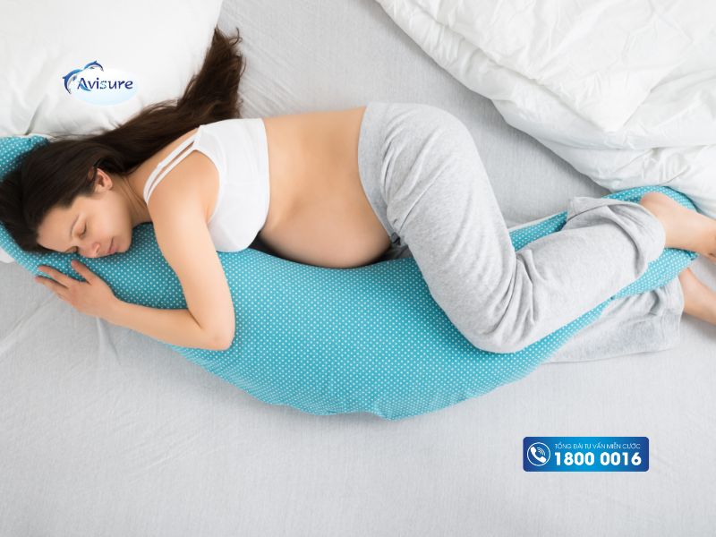 Bà bầu 3 tháng giữa nằm nghiêng phải